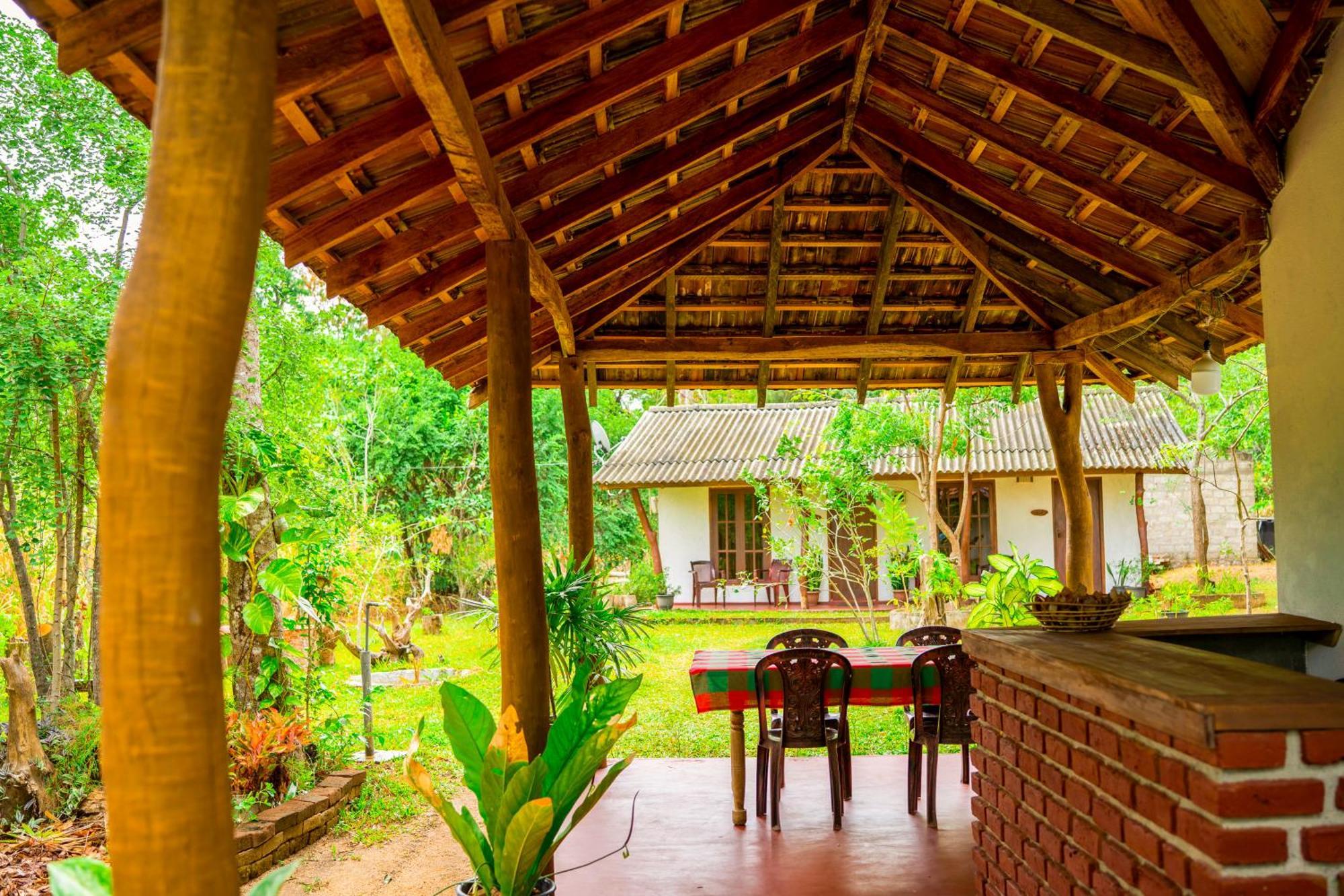 Bed and Breakfast Wild Hut Хабарана Екстер'єр фото