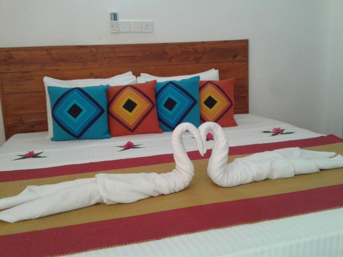 Bed and Breakfast Wild Hut Хабарана Екстер'єр фото